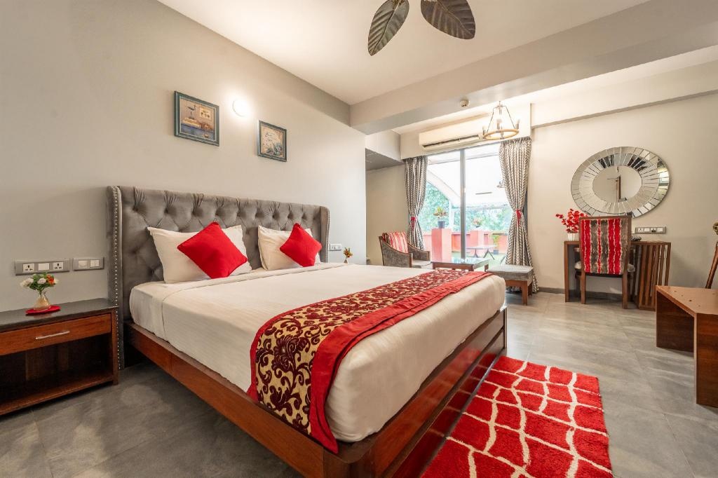 Zense Resort  Rooms  Master Suite With Balcony Bedroom 2