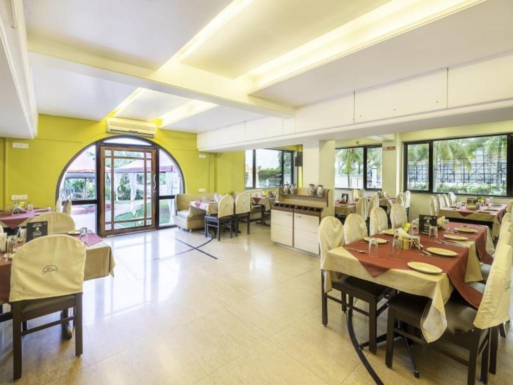 Treebo Green Park  Dining  Restaurant 1