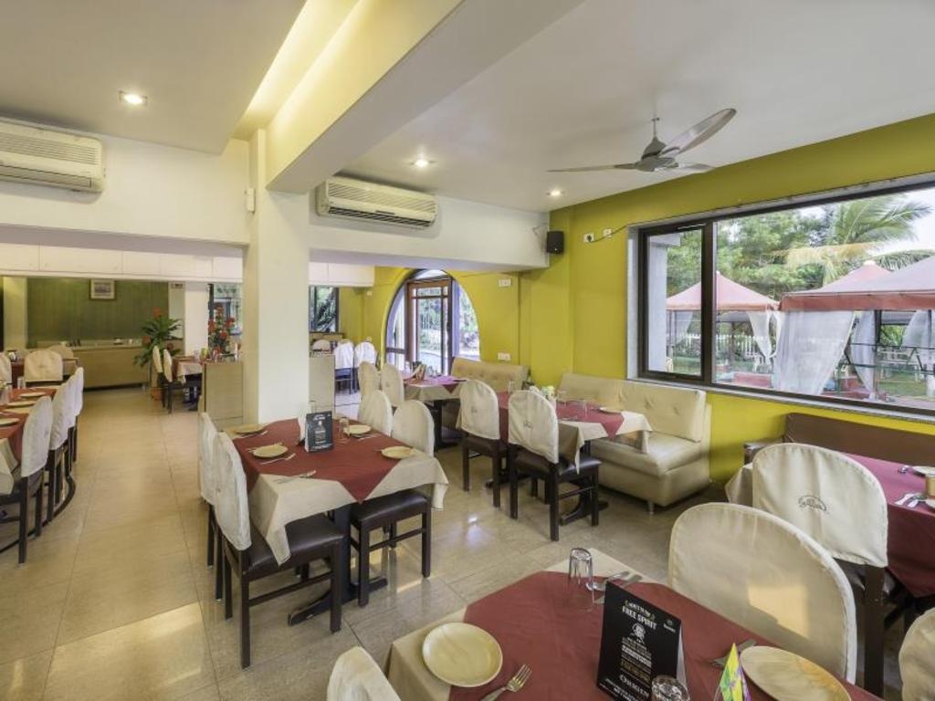 Treebo Green Park  Dining  Restaurant 2