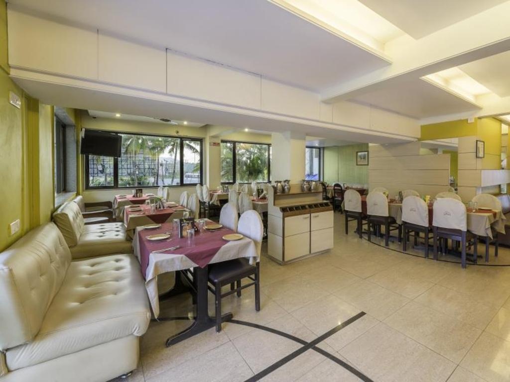 Treebo Green Park  Dining  Restaurant 3