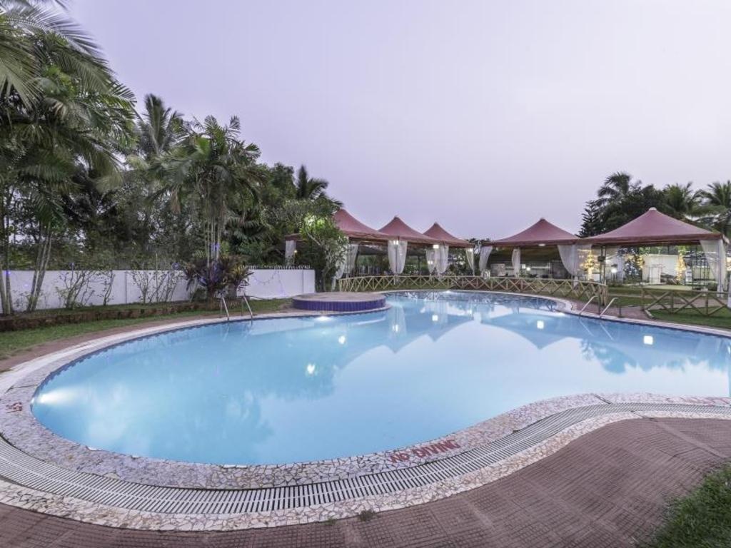 Treebo Green Park  Facilities  Swimming Pool 2
