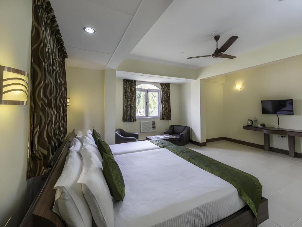 Treebo Green Park  Rooms  Deluxe Room 3