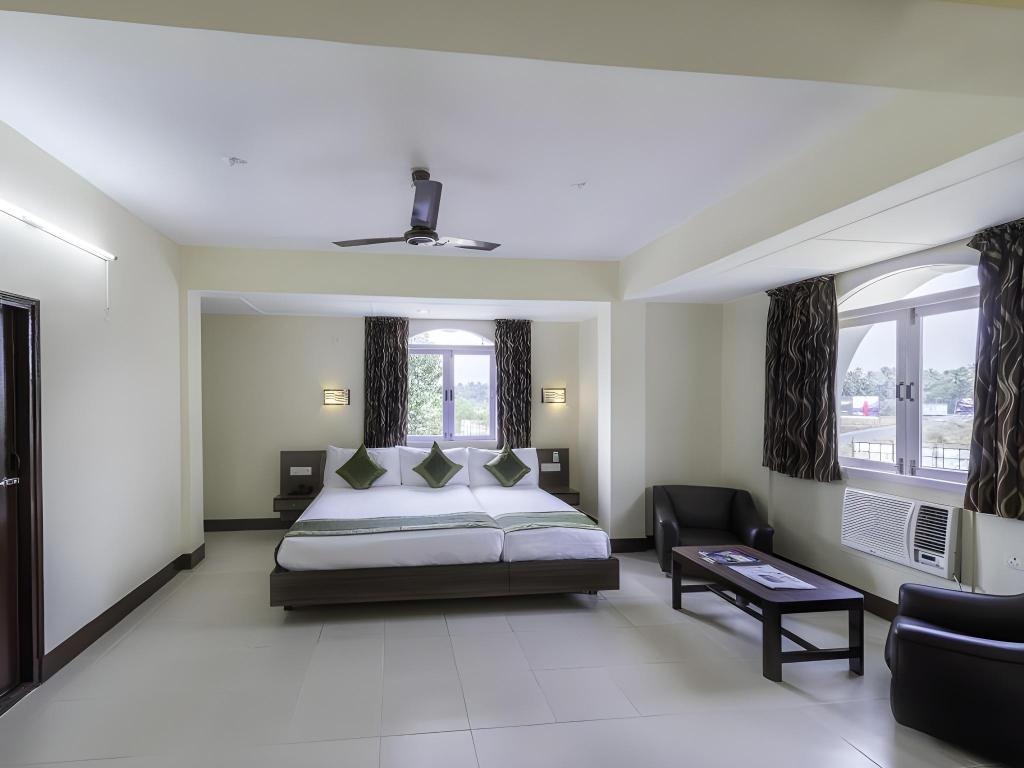 Treebo Green Park  Rooms  Deluxe Room 4