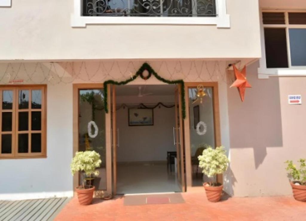 La Vida Studio Inn Baga Goa By Lords Hotels And Resorts  Property Views  Entrance 12