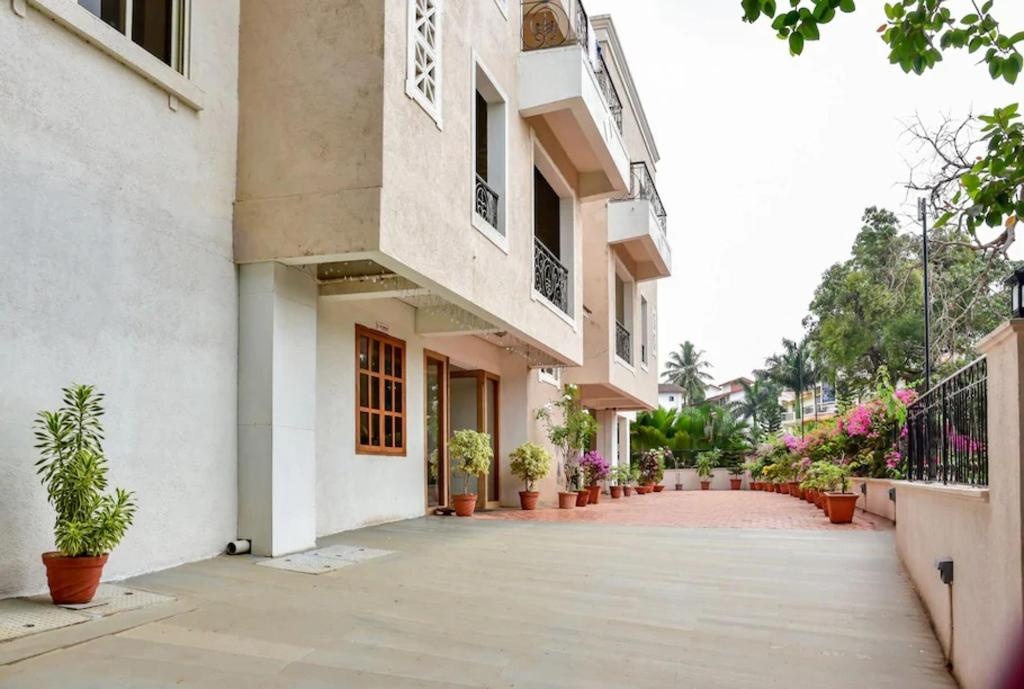 La Vida Studio Inn Baga Goa By Lords Hotels And Resorts  Property Views  Entrance 8
