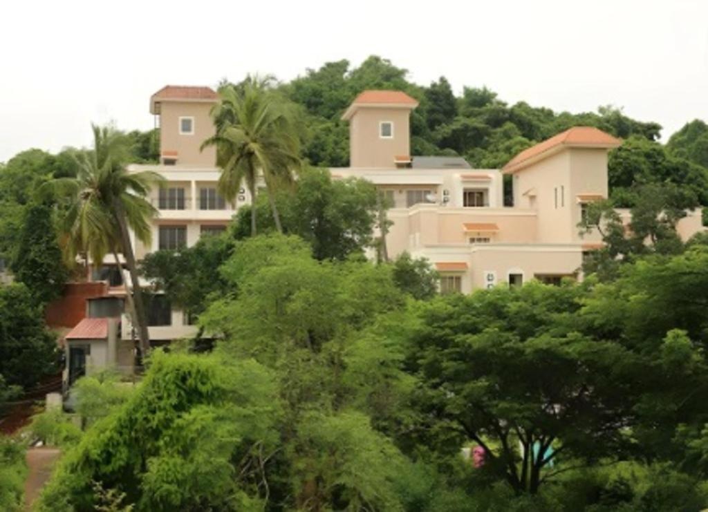 La Vida Studio Inn Baga Goa By Lords Hotels And Resorts  Property Views  Exterior View 7