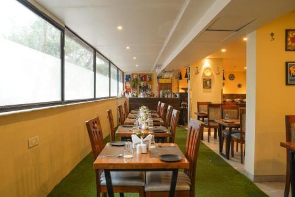 Baywatch Express Urbane  Dining  Dining Image 2 2