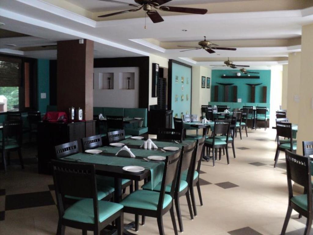 The Baga Marina Beach Resort Hotel  Dining  Dining Image 1 1