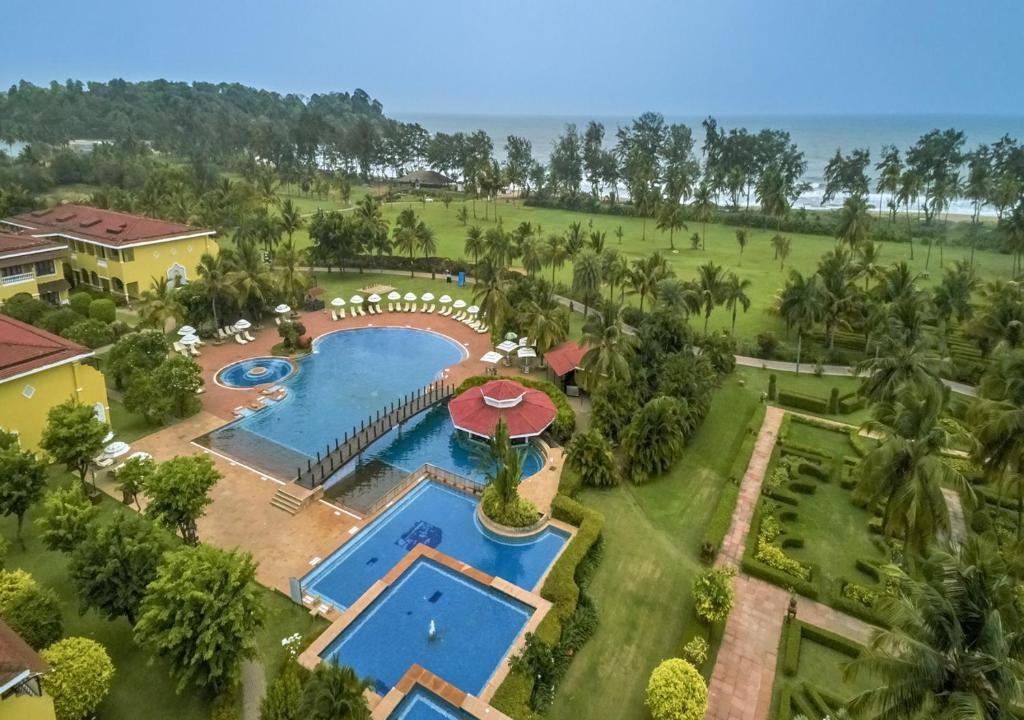 The LaLiT Golf Spa Resort Goa  Facilities  Garden 7