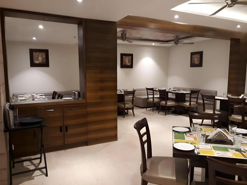 Lemon Tree Hotel Candolim Goa  Dining  Restaurant 5
