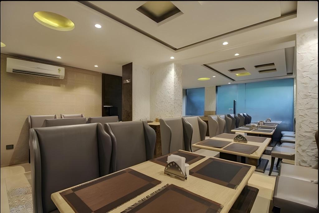 HOTEL SUPREME GRANDE  Dining  Restaurant 1