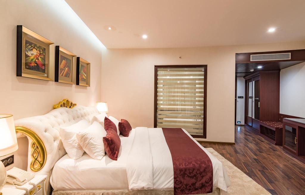 Park Regis Goa  Rooms  Premium Pool View With Bathtub Double Bed 11