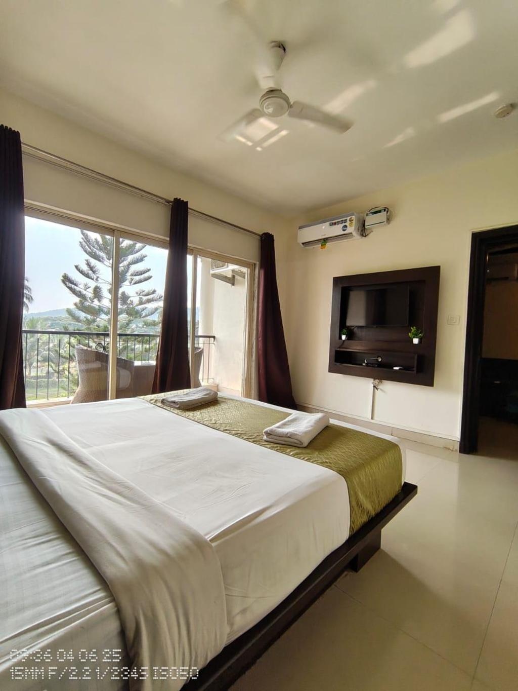 The Golden Suites Spa Calangute Hotel  Rooms  1 Bedroom Apartment Bed 7