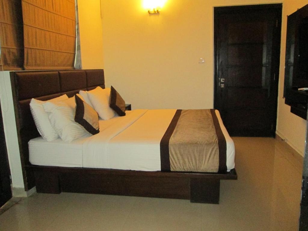 The Golden Suites Spa Calangute Hotel  Rooms  Rooms Image 10 10