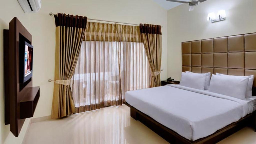 The Golden Suites Spa Calangute Hotel  Rooms  Rooms Image 5 5
