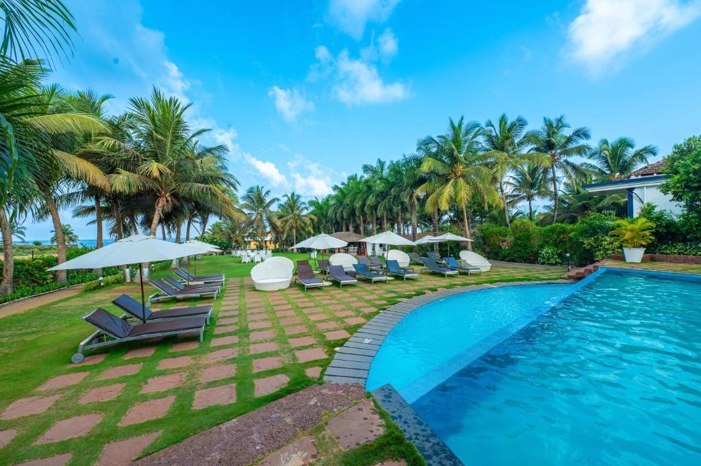 O Hotel Goa Candolim Beach  Facilities  Garden 4