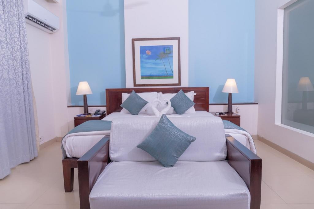 Kyriad Prestige Calangute Goa By OTHPL  Rooms  Deluxe Room With Balcony Bed 8
