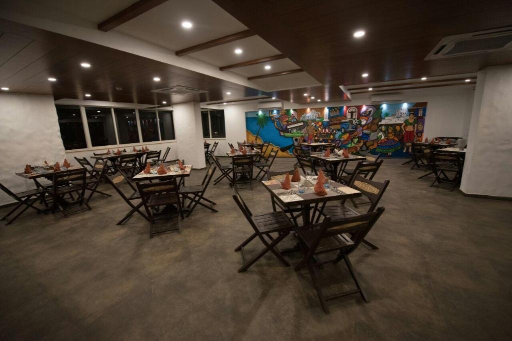 SinQ Edge  Dining  Dining Image 2 2