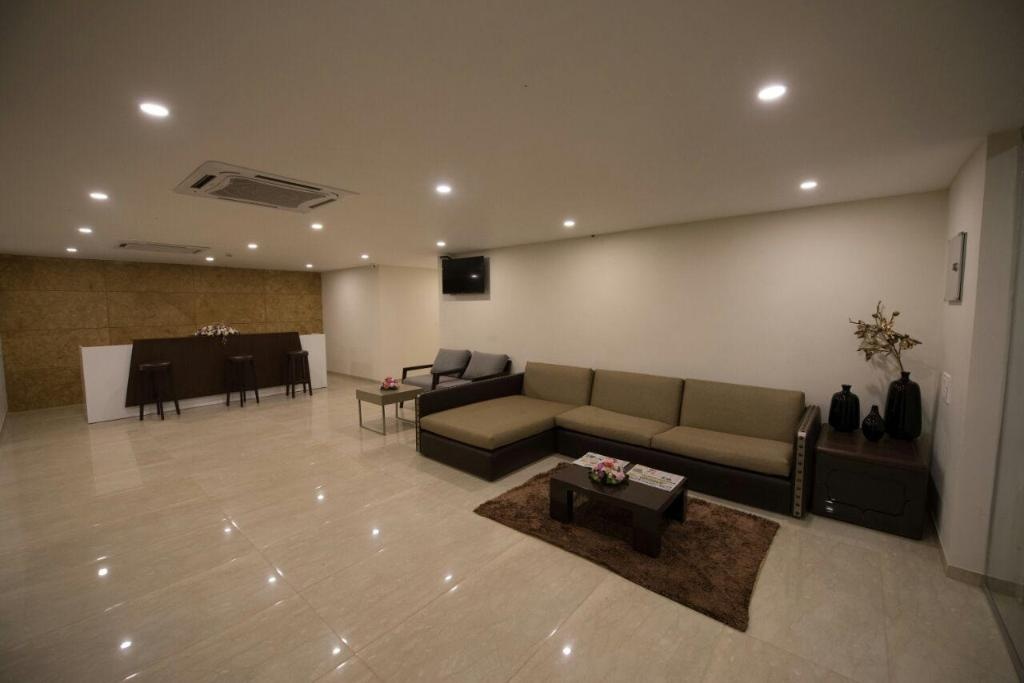 SinQ Edge  Property Views  Lobby 1