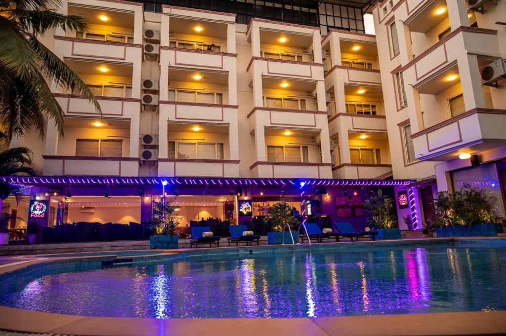 La Oasis By Meraden  Facilities  Swimming Pool 4