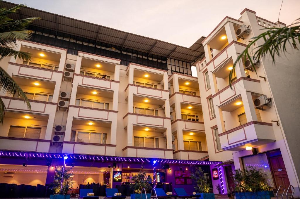 La Oasis By Meraden  Facilities  Swimming Pool 5