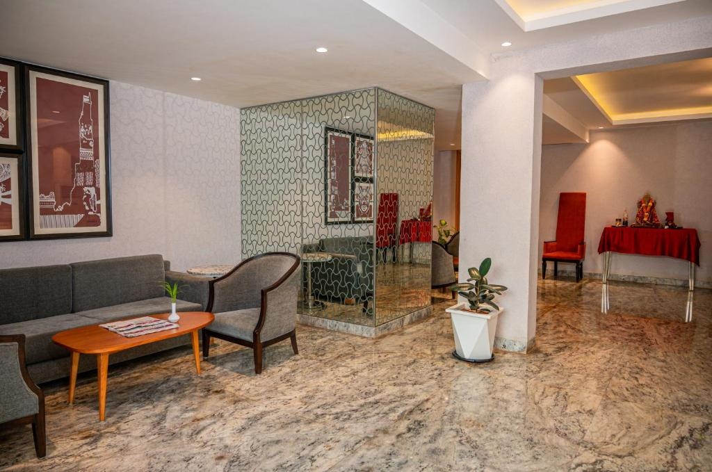 La Oasis By Meraden  Property Views  Lobby 12