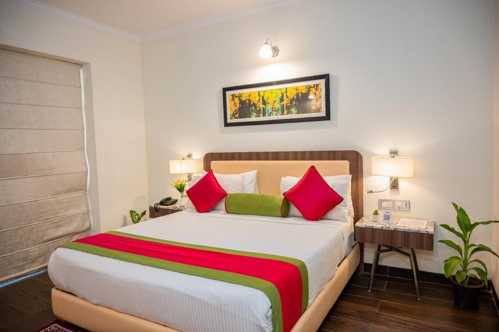 La Oasis By Meraden  Rooms  Deluxe Room Bed 4