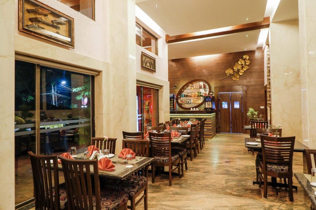 Dewdrop Le Seasons Beach Resort  Dining  Restaurant 1