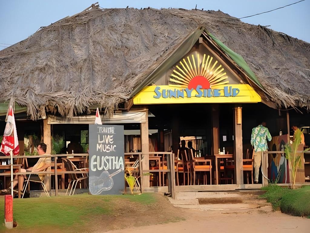 360 Degree Beach Retreat  Dining  Restaurant 4