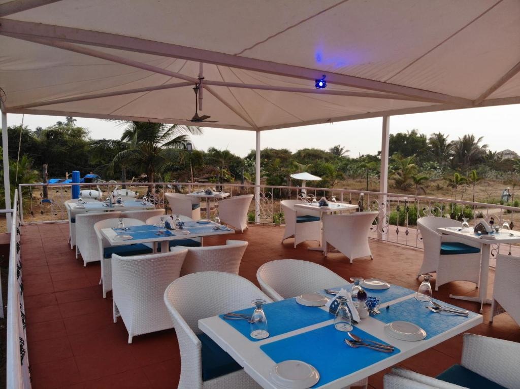 Paradise Village Beach Resort  Dining  Restaurant 1
