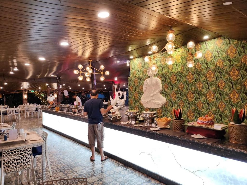 Paradise Village Beach Resort  Dining  Restaurant 4