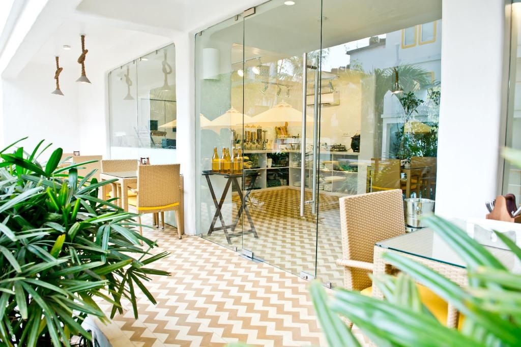 Bloom Hotel Calangute  Dining  Coffee Shop 2