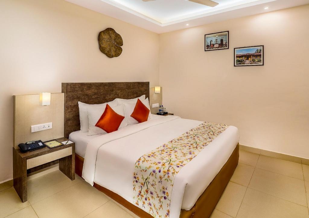 Sterling Goa Varca  Rooms  Privilege Suite With Balcony Bed 17