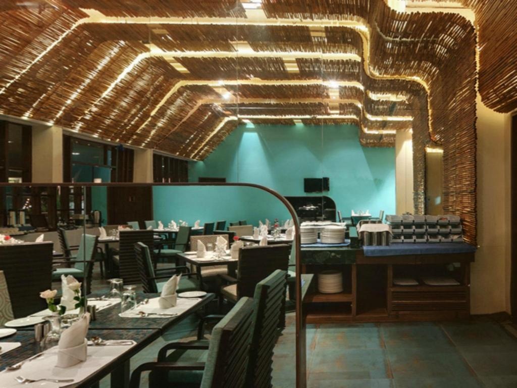 The Golden Crown Hotel  Dining  Restaurant 5