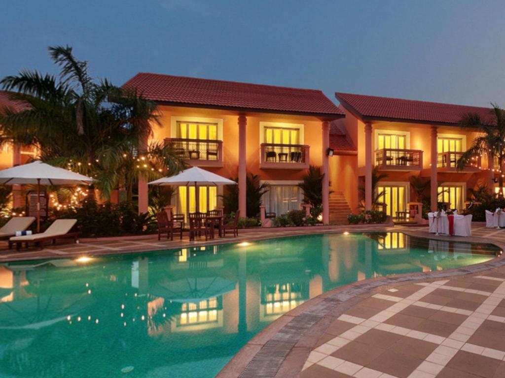 The Golden Crown Hotel  Facilities  Swimming Pool 3
