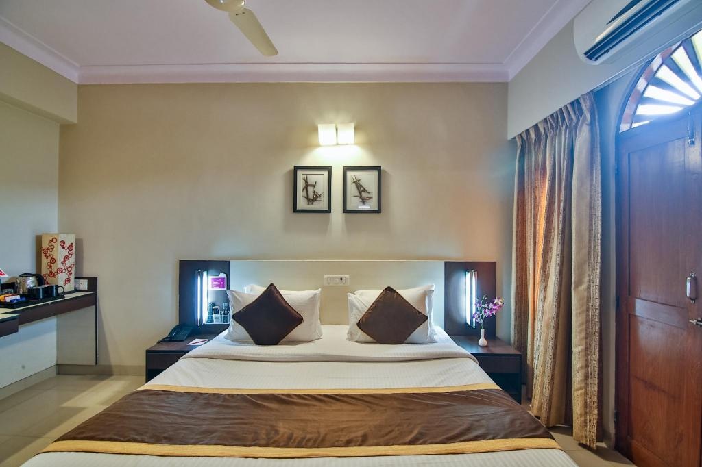 Regenta Inn Palacio De Goa  Rooms  Standard Room Guestroom 4