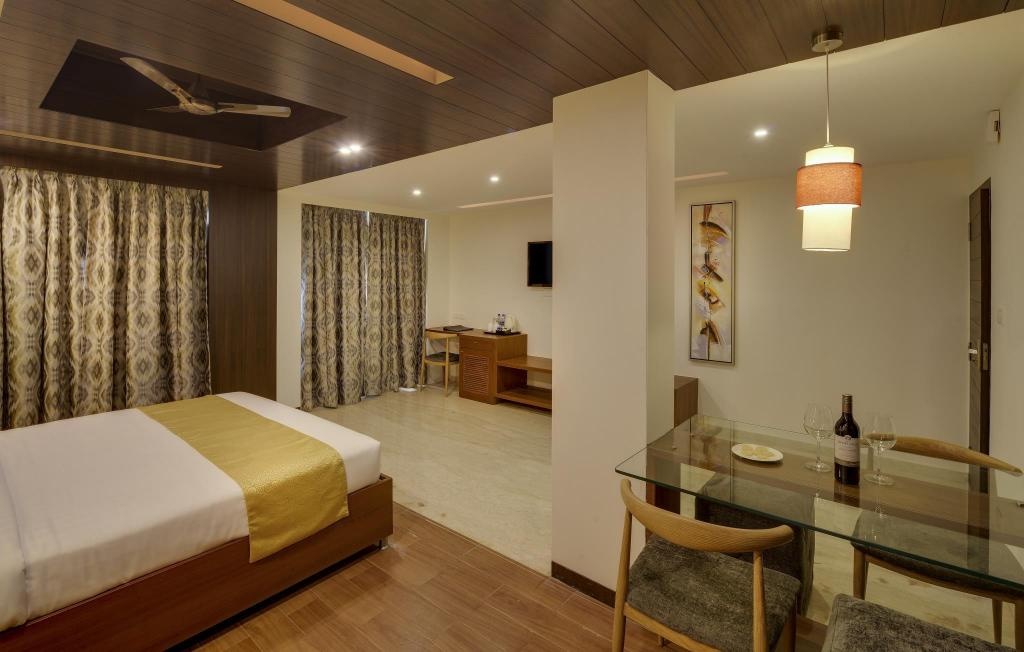 The Verda Carmona  Rooms  Suite Room Bed 5