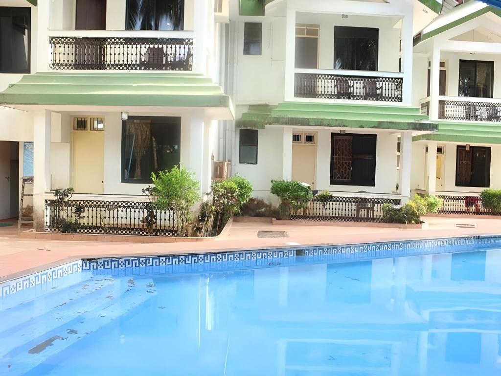 Amigo Plaza Hotel  Facilities  Swimming Pool 3