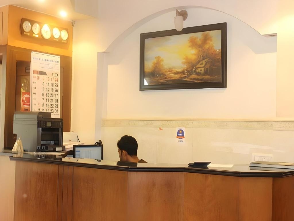 Amigo Plaza Hotel  Property Views  Reception 7