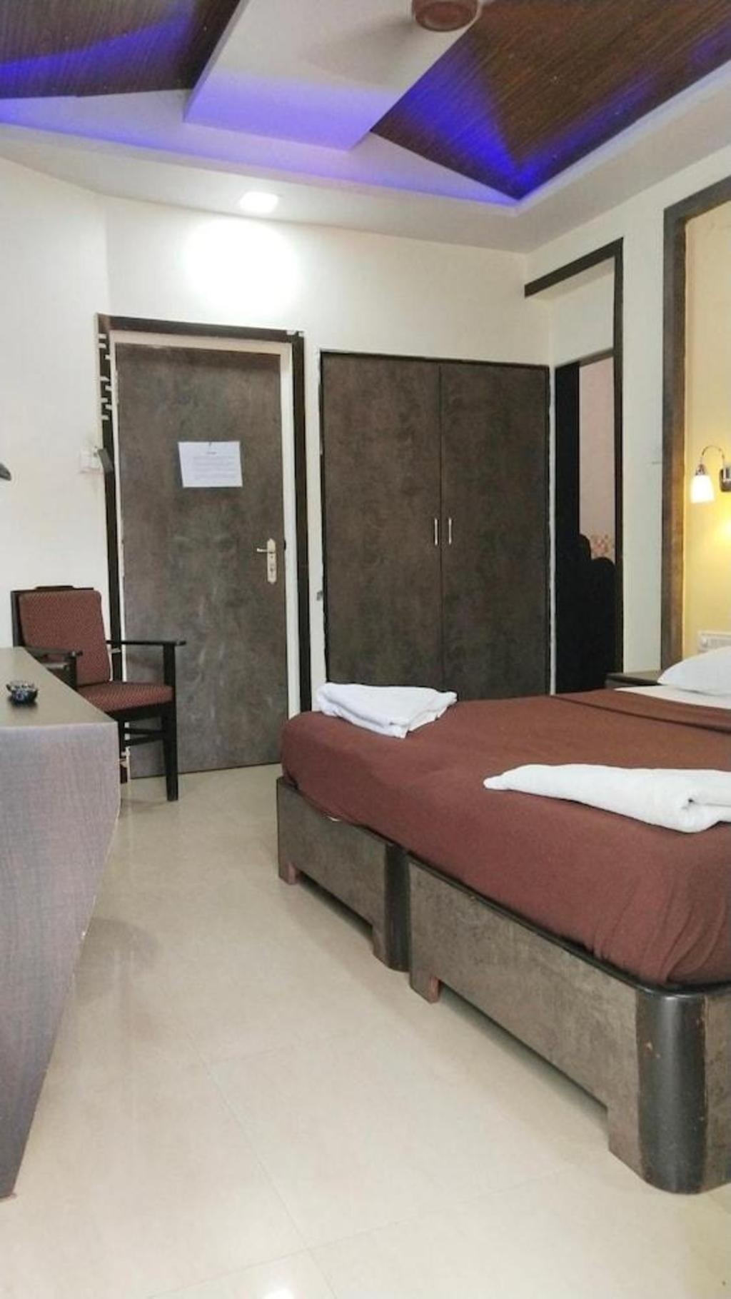 Amigo Plaza Hotel  Rooms  Rooms Image 8 8