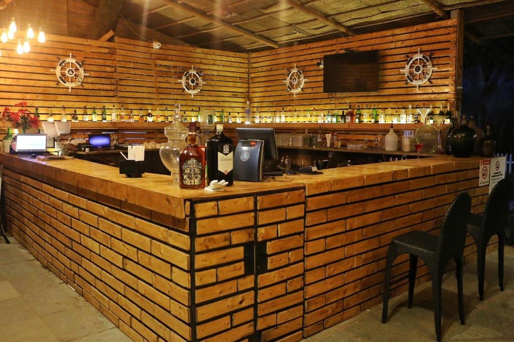 Montego Bay Beach Village  Facilities  Barlounge 12