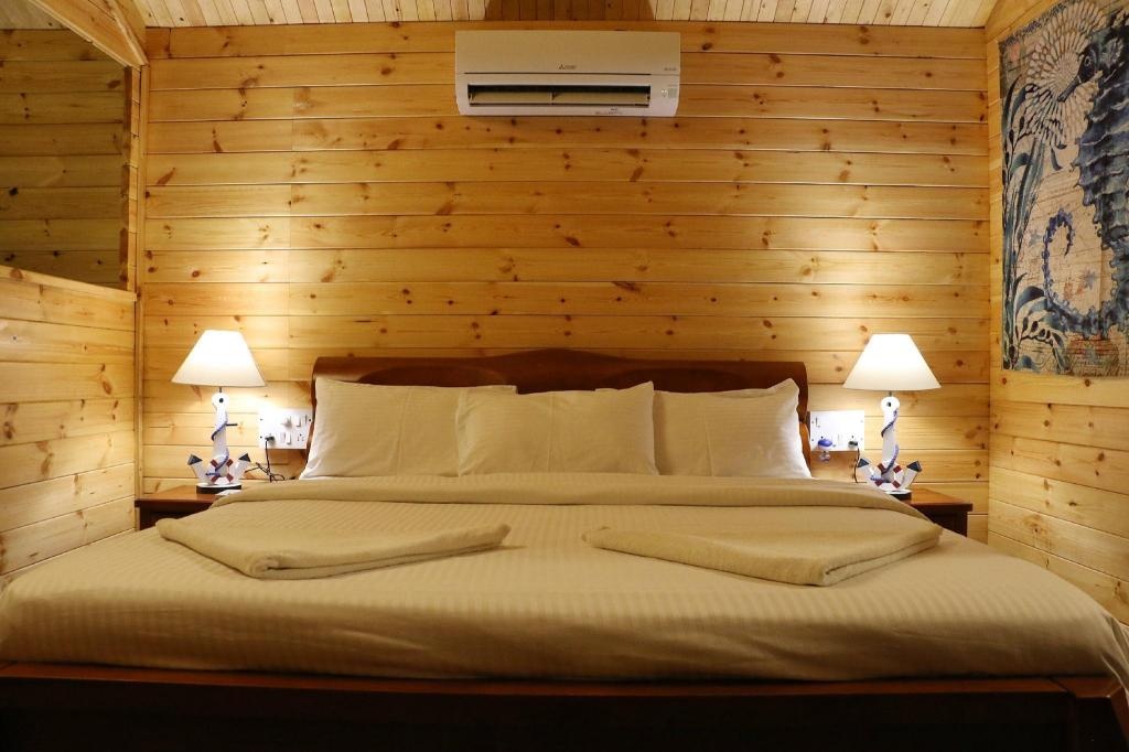 Montego Bay Beach Village  Rooms  Suite Style Log Cabin Bed 36