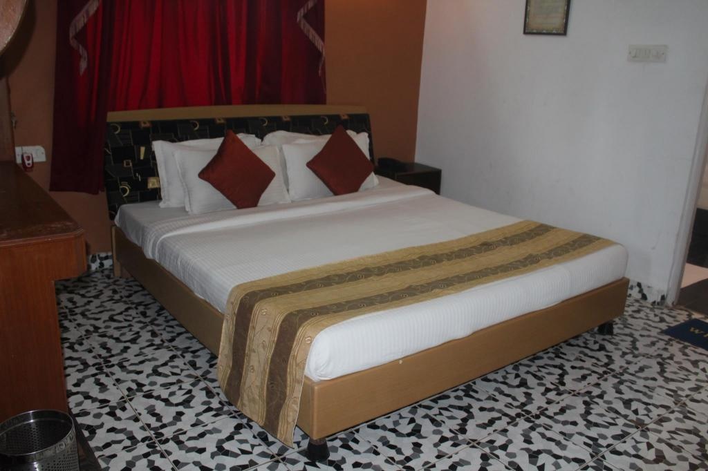 Camelot Fantasy Resort  Rooms  Family Suite Bedroom 5