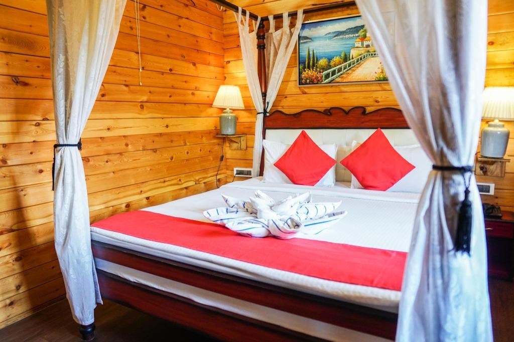 Camelot Fantasy Resort  Rooms  Luxury Cottage 2