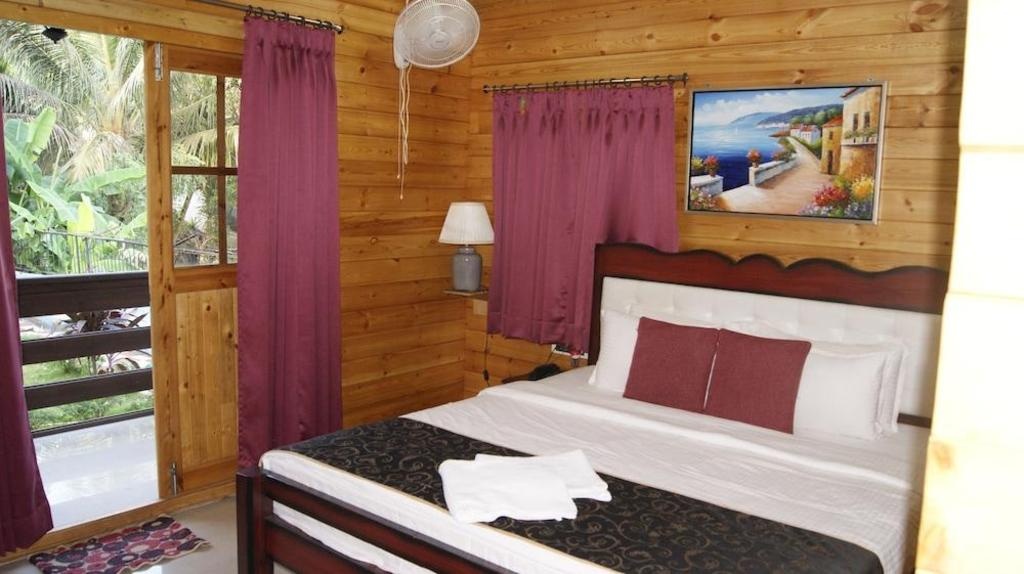 Camelot Fantasy Resort  Rooms  Rooms Image 11 11