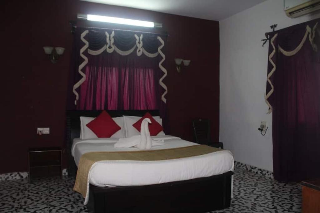 Camelot Fantasy Resort  Rooms  Rooms Image 16 16