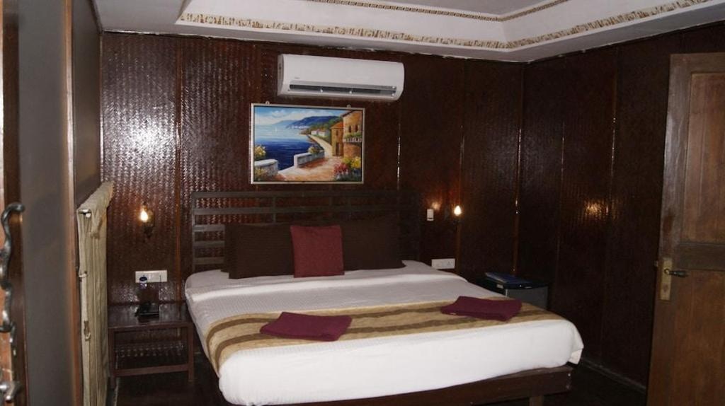 Camelot Fantasy Resort  Rooms  Rooms Image 7 7