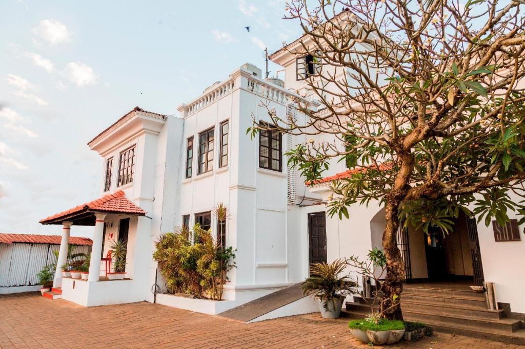 Sol De Goa Hotel  Property Views  Entrance 1