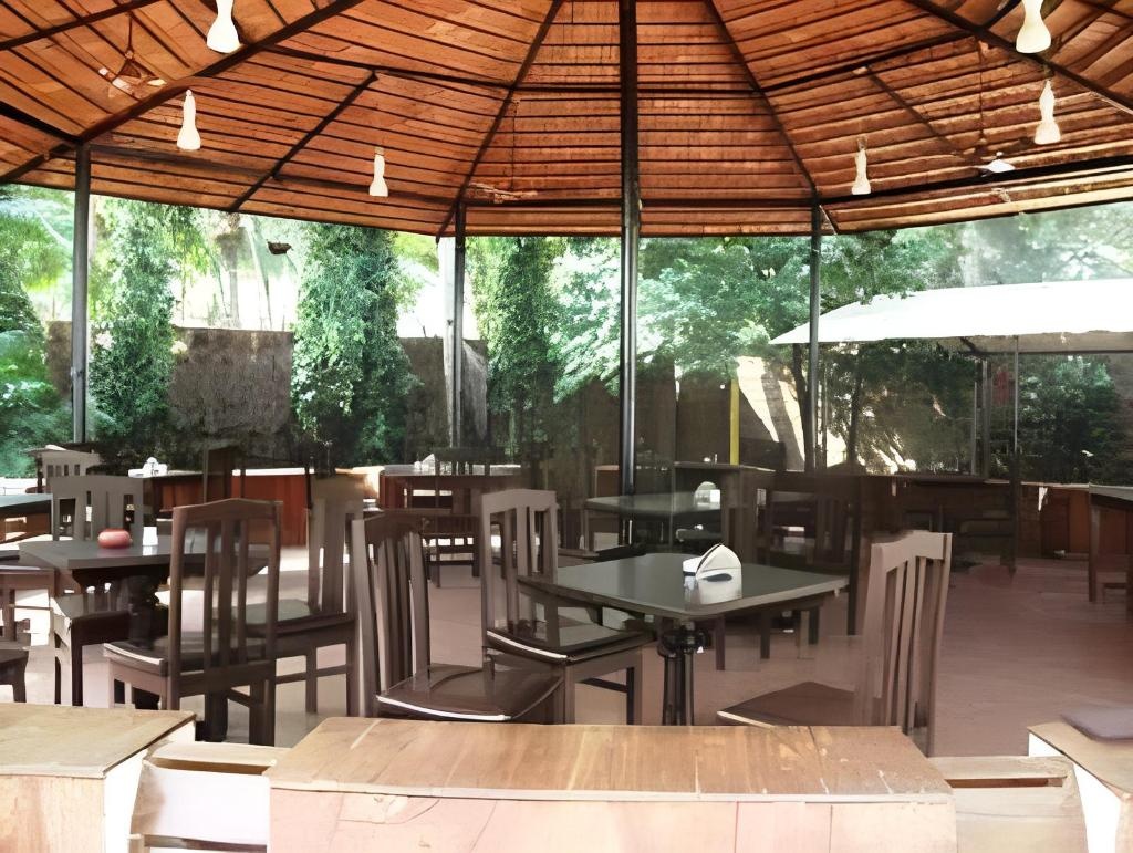 Palm Resort  Dining  Restaurant 1