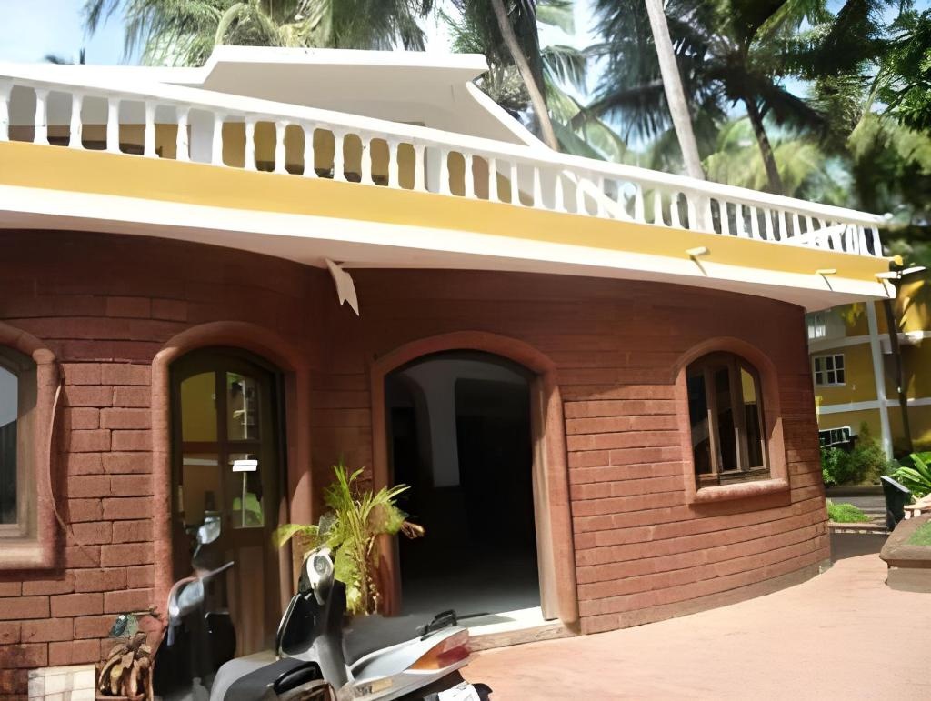 Palm Resort  Property Views  Entrance 10